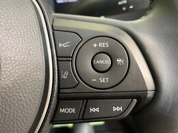 【レーダークルーズコントロール】高速道路での長距離走行が楽に！！自動で速度を保つクルーズコントロールが、衝突軽減システムと連携し、前方の車両を感知して車間を保つように速度調節してくれます！！