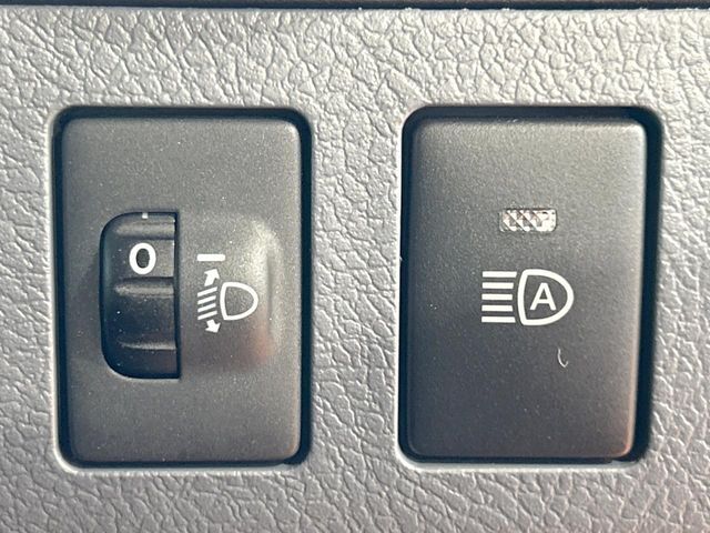 【オートマチックハイビーム】夜間の安全走行に役立つ便利な機能！先行車や対向車を検知し、ハイビームとロービームを自動で切り替えてくれます♪