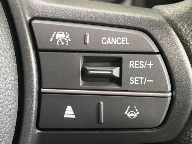 【アダプティブクルーズコントロール】高速道路での長距離走行が楽に！！自動で速度を保つクルーズコントロールが、衝突軽減システムと連携し、前方の車両を感知して車間を保つように速度調節してくれます！！