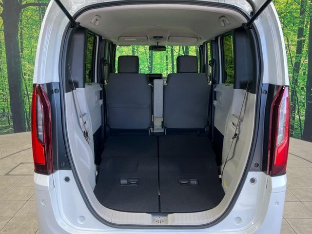 普段のお買い物や通勤、送迎等に十分な荷室スペースを確保しております。セカンドシートを倒すと、大きな荷物の積載も可能です♪