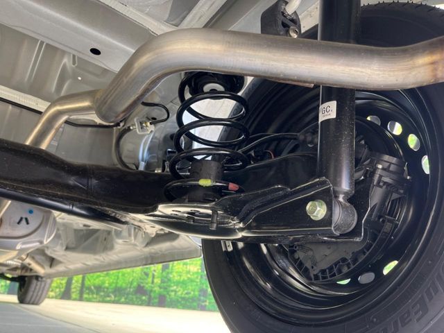 お車を安心してお乗りいただく為には、足回りの定期点検が欠かせません。サービスサポート（有償保証）では無料点検もご提供しており、安心のカーライフをお過ごしいただけるサポート体制が整っています。