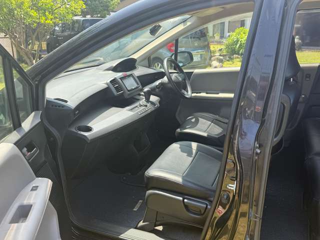 【外観】駐車スペースもございますので、お車でもお越し頂けます♪ご来店心よりお待ちしております！