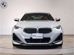 【キドニーグリル】BMWは約90年もの間、ほぼ全ての車両にひと目でBMWだと分かるこの特徴的なフロントグリルが備えられ、デザイン・アイコンとして親しまれてきました。