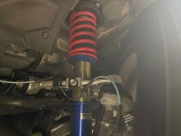 【エリアスポーツ車高調】車高が低くなり、スタイリッシュな見た目となっております。車両の重心が下がる事で、走行時の安定性も向上します♪