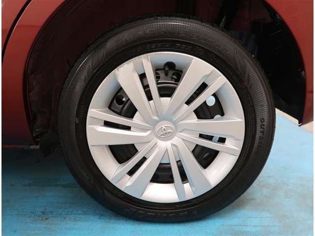 【タイヤ・ホイール】タイヤサイズ165/65R14の純正ホイールです。タイヤ溝は約6mmになります。