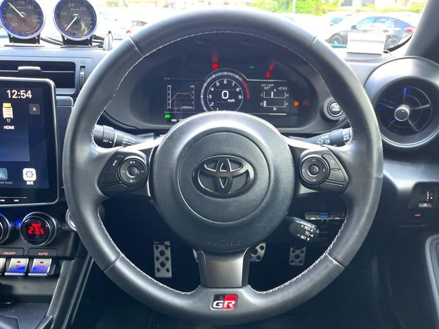 【純正革巻きステアリング】上質な革を使用することで、手にしっかり馴染みとても運転しやすいハンドルです♪