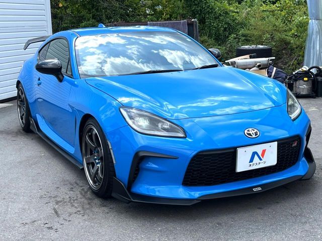 大好評のボディコーティング「弾スプラッシュコート」もご納車までに施工可能。通常のガラスコートと異なる、耐久年数6年の無機質ガラスコーティングが、ボディをキレイな状態に保ってくれます。