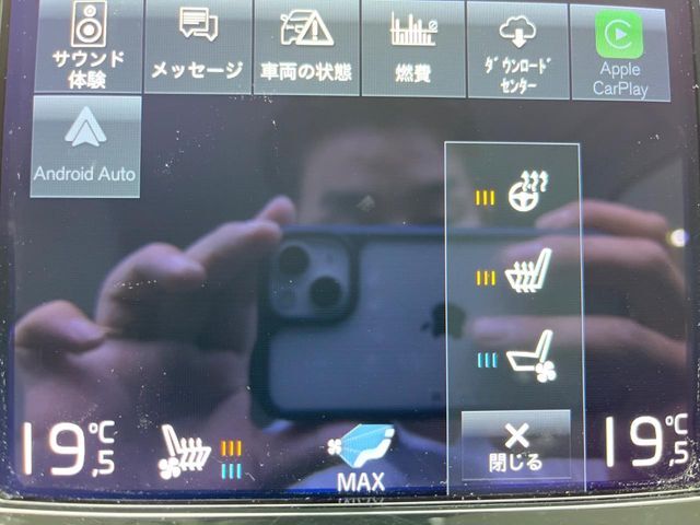 【シートベンチレーション】夏場は涼しい風でお尻や背中の熱・ムレを防ぎ、冬にはエアコンよりも早く温まってポカポカに！レザーシートにうれしい装備で、どんな季節も快適にお過ごしいただけます。