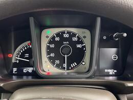 【スピードメーター】メーターがシンプルで見やすく運転しやすいですね！