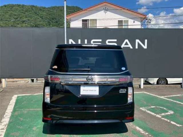 バックソナー付きなので、見えづらい後方の障害物も警音で教えてくれます♪駐車時の心強い味方です！