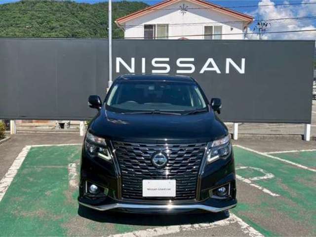 夜間も明るく、ドライブが楽しめるLEDヘッドライト搭載です(^^)/視認性が高まり安心安全ですね。