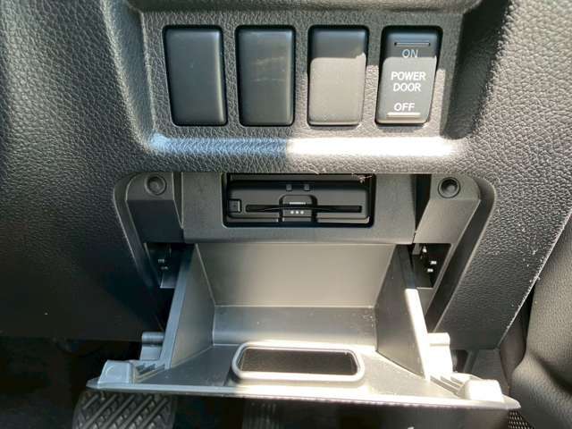 今や欠かせない装備となったETC車載器！ビルドインタイプなので、運転の邪魔になりません♪
