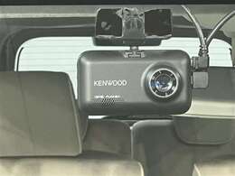 今は必需品となりつつあるドライブレコーダー付きです！より安全に運転することができ、事故などの際には大切な記録となります！さらには・・・