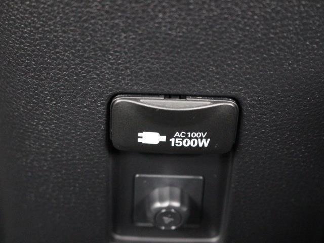 便利なアクセサリーコンセント(AC100V・1500W)が装備されています。ハイブリッドカー特有の大容量の電気エネルギーによりアウトドアシーンや停電などの非常時に便利な機能です。