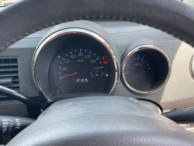 内装もすべてクリーニングいたします。できる限りきれいな状態で気持ち良く乗っていただけるよう、努力しております。
