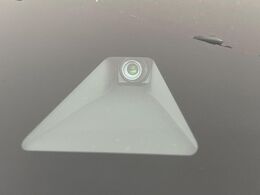 【三菱e-Assist】走行中に前方の車両等を認識し、衝突しそうな時は警報とブレーキで衝突回避と被害軽減をアシスト。より安全にドライブをお楽しみいただけます。