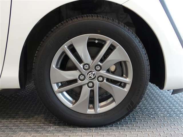 R6年式夏タイヤ185/60R15セイバーリング製です。