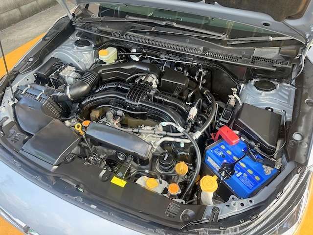 エンジンルームの状態もキレイで機関も良好です！当社では仕入時に90ヵ所以上の点検項目の確認や試乗も実施してます！問題のない車両を店頭にて販売しております！