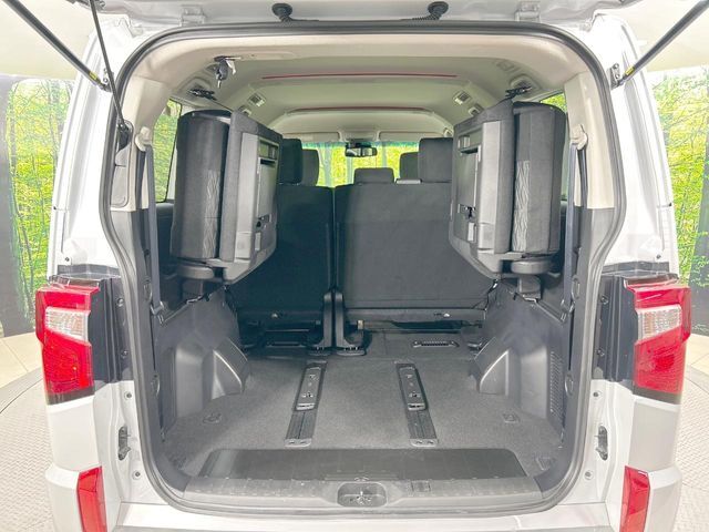 普段のお買い物や通勤、送迎等に十分な荷室スペースを確保しております。セカンドシートを倒すと、大きな荷物の積載も可能です♪