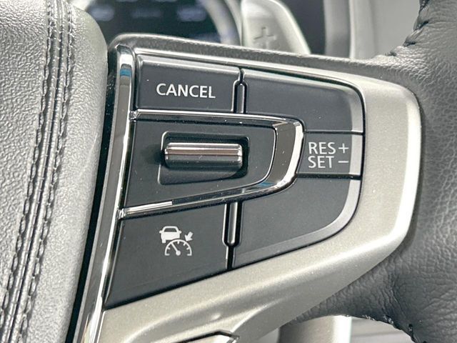 【レーダークルーズコントロール】高速道路での長距離走行が楽に！！自動で速度を保つクルーズコントロールが、衝突軽減システムと連携し、前方の車両を感知して車間を保つように速度調節してくれます！！