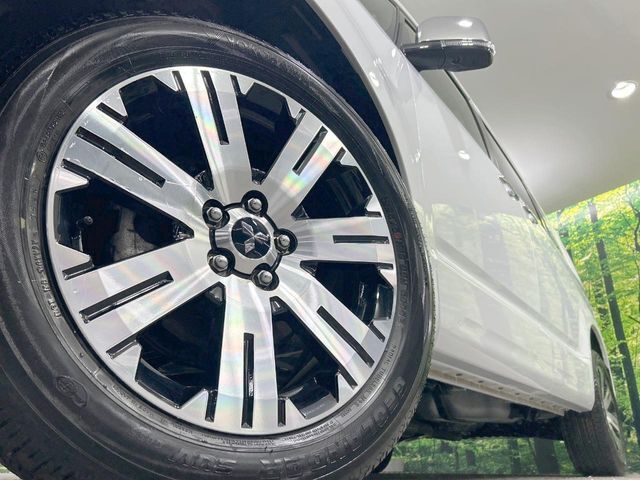 【純正18インチアルミホイール】外観にマッチした純正アルミホイールを装着しております。各種社外アルミホイールや、スタッドレスタイヤも取扱いしております。是非ご相談ください♪