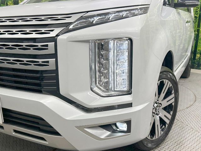 【LEDヘッドライト】悪天候や夜間走行時も良好な視界を確保し安心して運転できる高輝度LEDヘッドライトを装備！点灯速度が早く、消費電力も抑えられています。