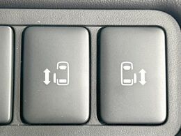 【両側パワースライドドア】スマートキーや運転席のスイッチで後席両側スライドドアの開閉が可能♪電動だから力を入れてドアを開ける必要が無く、小さなお子様でも簡単に開け閉めでき快適です♪
