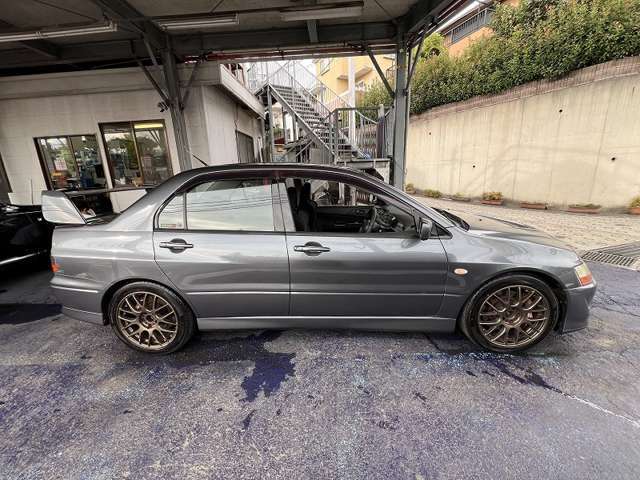 6速クロスミッション・アルミルーフパネル・大型カーボンリアスポイラー・ブレンボ・ワーク17アルミ・車高調・HIDライト・レカロシート・MOMOステアリング・ACD＋スーパーAYC・HKSマフラー