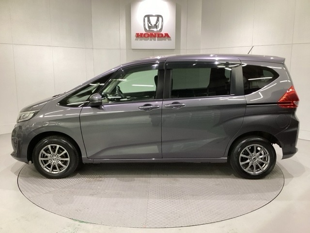 購入後も自社指定整備工場完備でお客様の愛車をしっかりサポート致します！御納車時には安全かつ安心してお乗り頂けるようホンダ専門知識を持つ整備スタッフが点検・整備・装備も説明をしてお渡ししております。