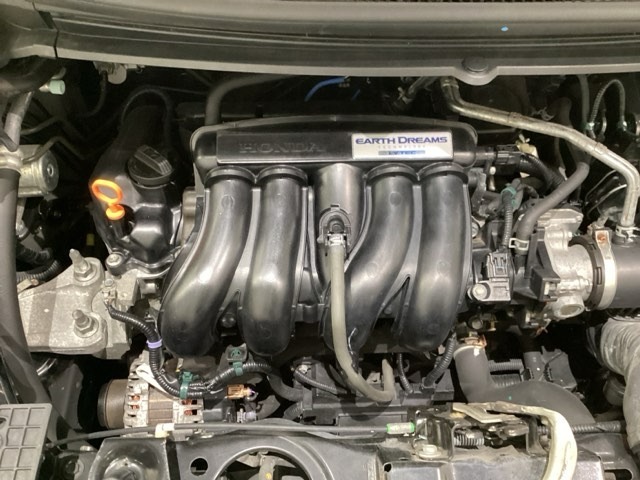 ホンダスタッフがしっかり整備して保証付きにてお渡し致します。エンジンルーム＆室内ルームともにクリーニング済みで清潔です。快適なドライブをお楽しみください。