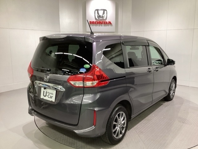 【Honda認定中古車 U-Select】　は3つの安心をお約束します。　1　Hondaのプロが整備した安心。 2　第三者機関がチェックした安心。　3　購入後もHondaが保証する安心。