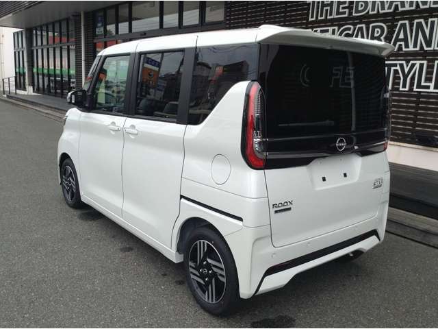 【届出済未使用車の得する価格】大量仕入れにより車両価格が割安な上重量税は払い込み済みで、登録月によっては取得税もかかりません。