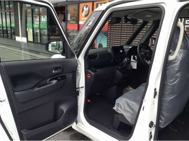 ケイカフェはご契約から最短で3日後には納車が可能です。届出済未使用車販売ならではの強みですので、お急ぎのお客様は、お気軽にご相談下さいませ！