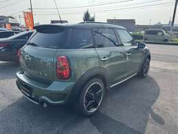 リーズナブルな車両をメインに、国産車、外車、旧車・バイクも取り扱っておりますガレージルームです(^_-)-☆