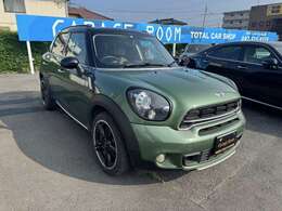 ジャングルグリーンとルーフブラックツートンカラーです！　バイトーンはMINIの証ですね(^^♪