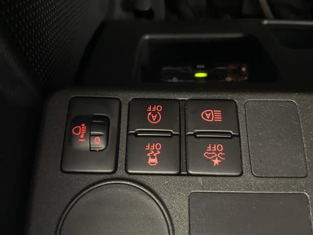 全国から厳選されたお車を展示しております。ご希望の在庫を店頭で検索することも可能ですので、お気軽にご相談ください！