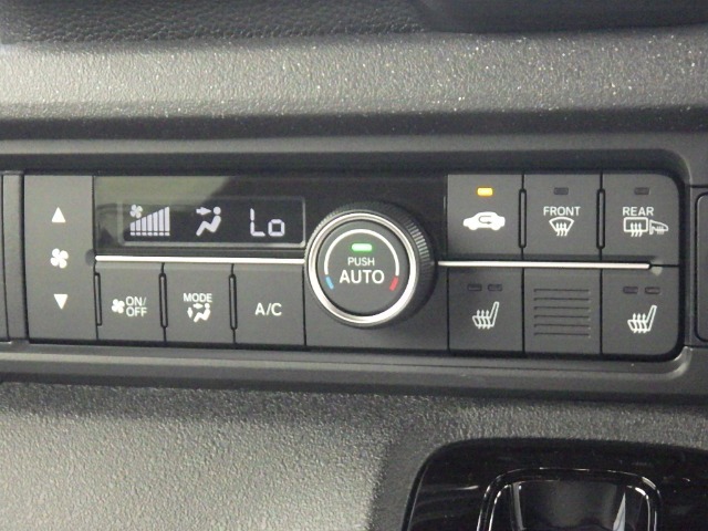 ★オートエアコン★ 好みの温度を設定するだけで風向きや風量を自動でコントロールします（*＾ー＾*）いつでも快適な温度でお過ごしください♪