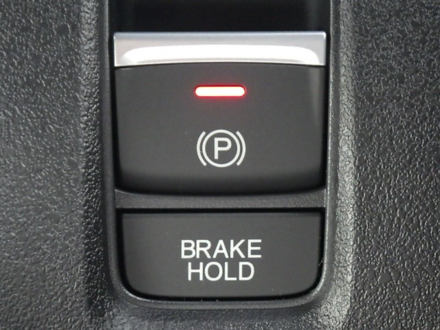 ★ブレーキホールド★ブレーキペダルを離しても停車し続けてくれる機能♪ちょっとした信号待ちなど街中を走るときにあると嬉しいですね↑↑(*^-^*)
