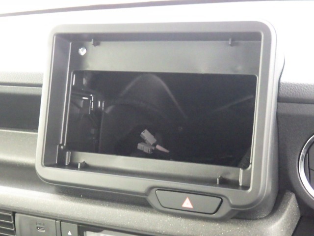 ★オーディオレス★ ご希望のナビ/オーディオを取り付けすることができます！純正＆社外カタログも多数ご用意しておりますので、ご相談ください☆