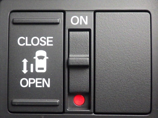 ★片側パワースライドドア★ 開ける・閉めるが電動でらくらくのパワースライドドアです（*＾-＾*）リモコンや運転席のスイッチなどでカンタンに自動開閉します♪