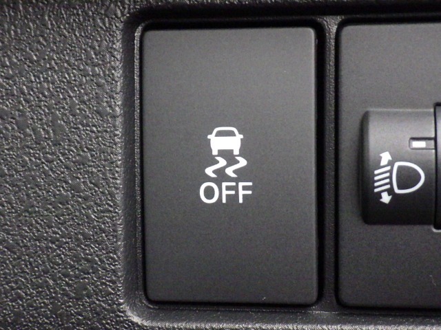 ★VSA(横滑り防止システム)搭載★ クルマの横滑りを制御し、『走る・曲がる・止まる』の全領域でクルマの安全性を確保するシステムです！その他、安全装備もバッチリです☆