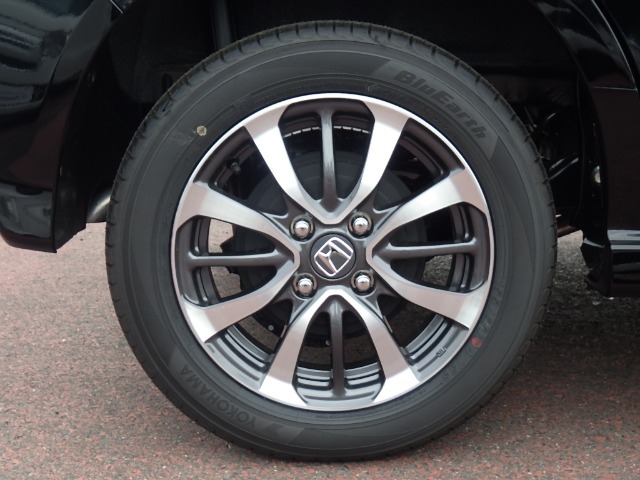 ★純正アルミホイール★ 視線を奪う足元が、ドライビングをさらに輝かせます♪