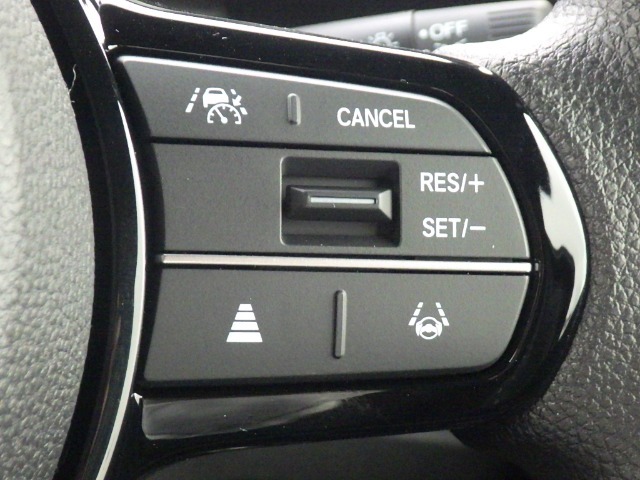 ★クルーズコントロール★ 高速道路などでアクセルを操作しなくても一定速度で走行可能な『クルーズコントロール』付きです！ロングドライブがとても楽になります♪