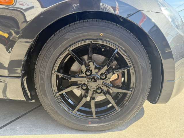 ブラックメタリック社外アルミ　新品国産タイヤ4本