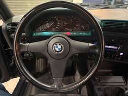 5MT　左ハンドル　E30セダン　2500cc直列6気筒　ディーラー車