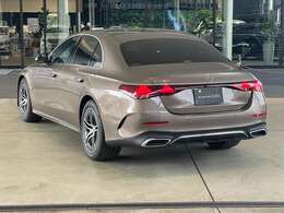 常設展示40台！！屋根のある展示場ですので悪天候でもゆっくりご覧いただけます。インターネットに掲載していない車両でも、ご希望のお車お探しいたします！！是非一度ご相談下さい