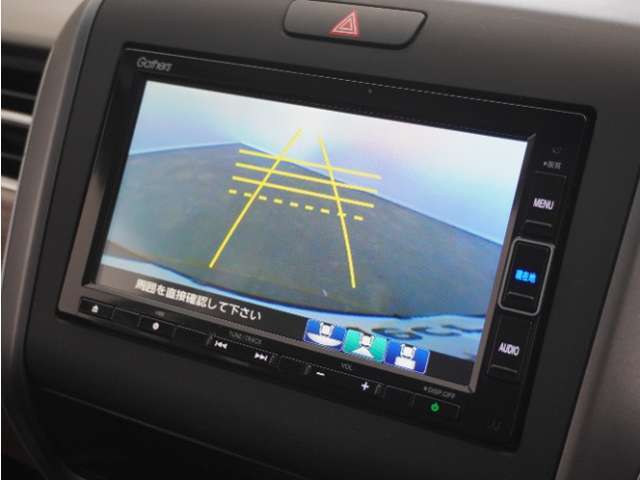 ◆バックカメラ◆リバースにするだけで映ります、後方の安全確認や、狭い駐車場での車庫入れ、雨の日や夜間など視界の悪い時に便利です！安全にバックする為には欠かせない装備です。