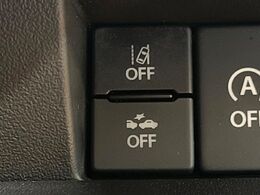 【スズキ　セーフティサポート】走行中に前方の車両等を認識し、衝突しそうな時は警報とブレーキで衝突回避と被害軽減をアシスト。より安全にドライブをお楽しみいただけます。