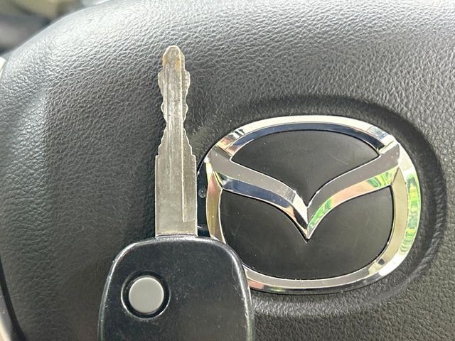 【キーレス】少し離れた場所からでもボタン一つでドアの開錠・施錠ができるのでとっても便利！ドアの鍵穴周りに傷をつけることもありません♪