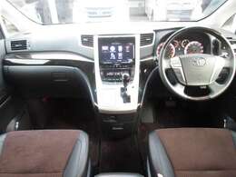 ご納車後も安心なプレミアム保証をご提案いたします。ナビや電装品、エアコンなども含めた600項目の充実した保証内容と安心のロードサービス付帯でサポートいたします。詳細はお尋ねください。